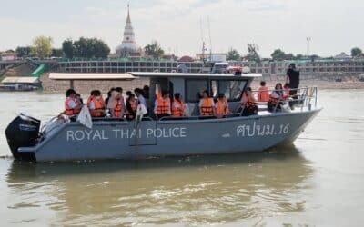 ตำรวจน้ำหนองคายจัดเรือลอยอังคารครูใหญ่ จาก มหาวิทยาลัยขอนแก่น